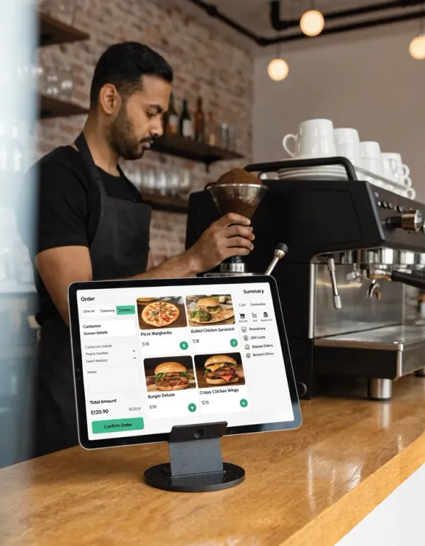 Kafe tezgahında tablet POS